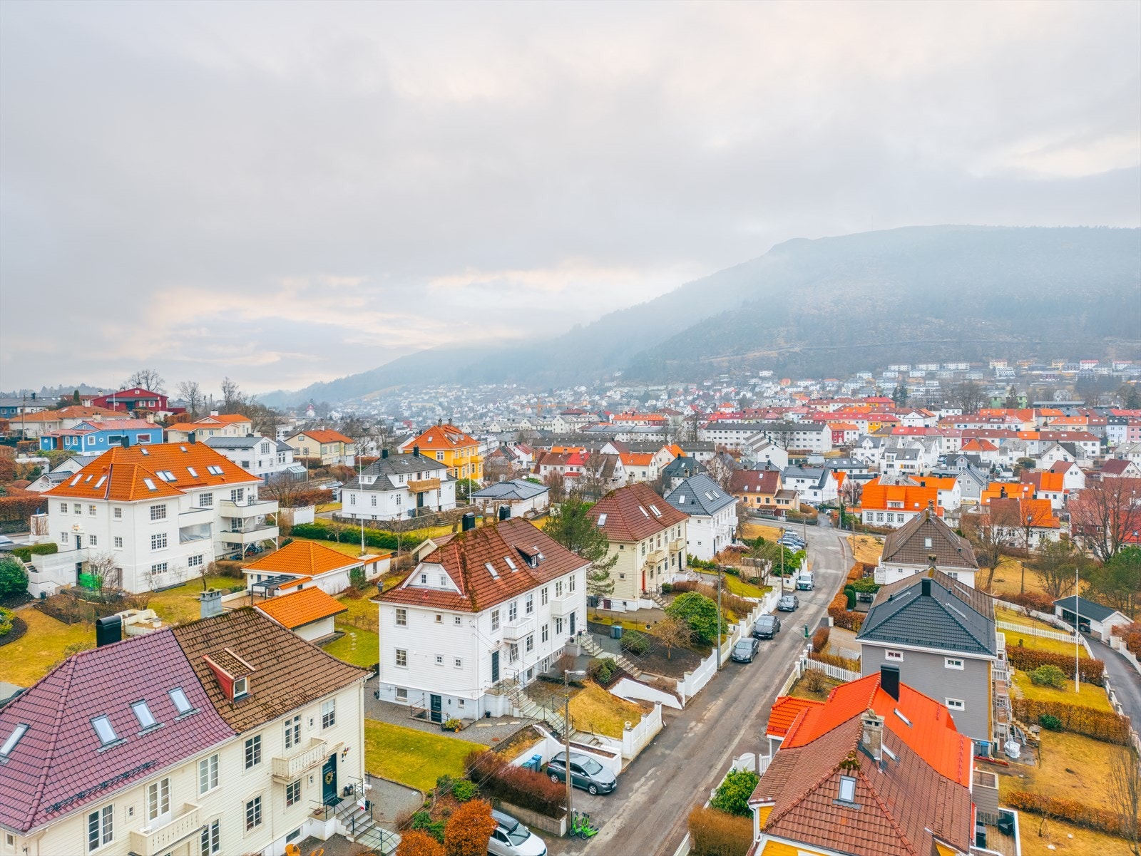Området er populært blant studenter, unge voksne og barnefamilier, med kort vei til både Bergen sentrum og Nesttun via bybanen og gode bussforbindelser Galleribilde