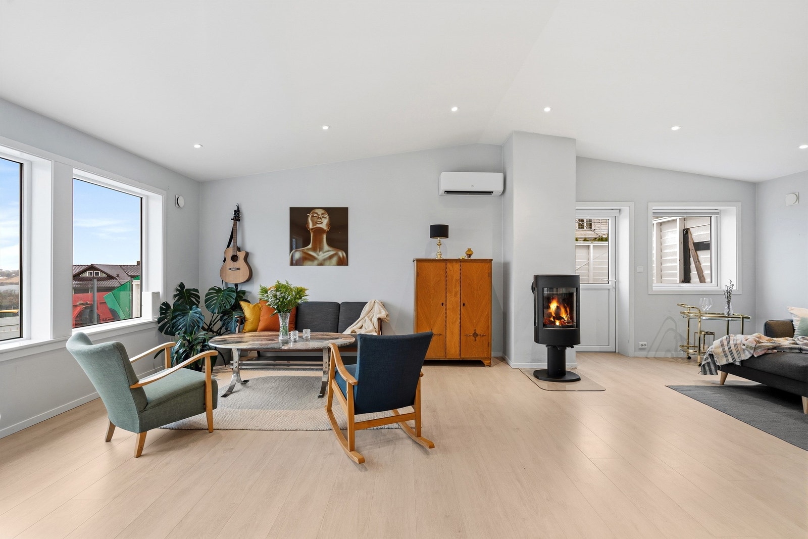 Fra stuen er det direkte utgang til den store terrassen på 59 m². Galleribilde