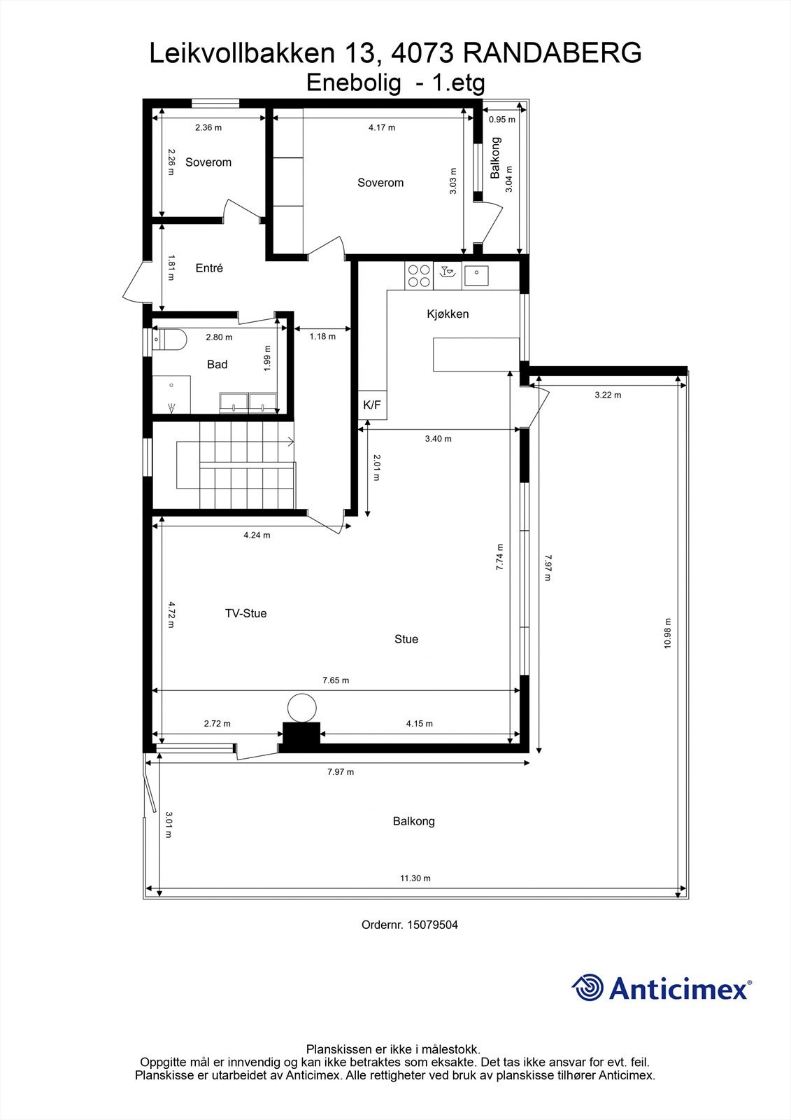Første etasje har en sosial planløsning med stue og kjøkken i åpen løsning, to soverom og bad. Herfra er det utgang til den store terrassen. Galleribilde