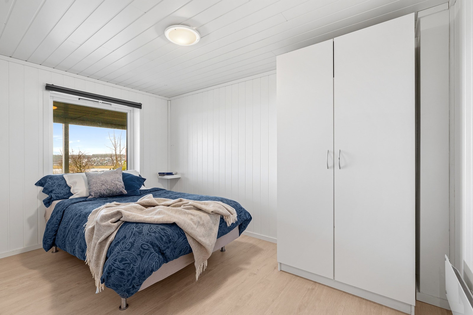 Alle soverommene i underetasjen har en god størrelse og er adskilt fra de sosiale sonene oppe. Galleribilde