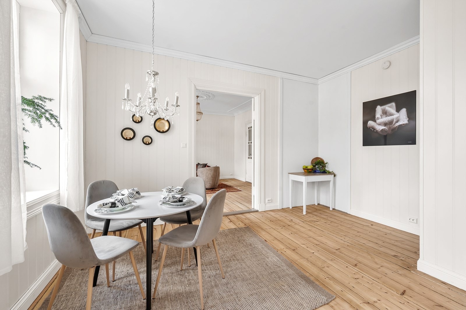 Lyse, luftige rom med hele 2,9 meter under taket
Leiligheten er stylet av Desiree Omdal. Galleribilde