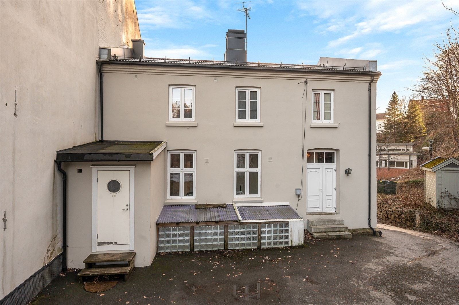 Parkering i bakgård Galleribilde