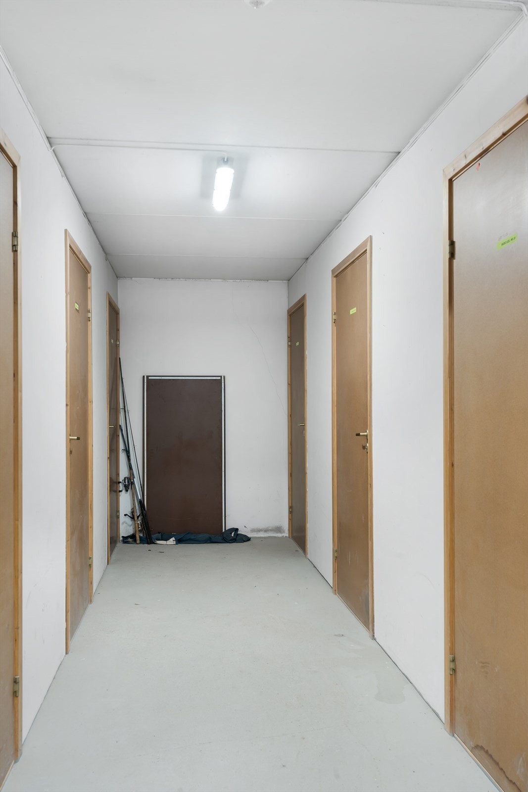 Bod i parkeringskjelleren. Galleribilde