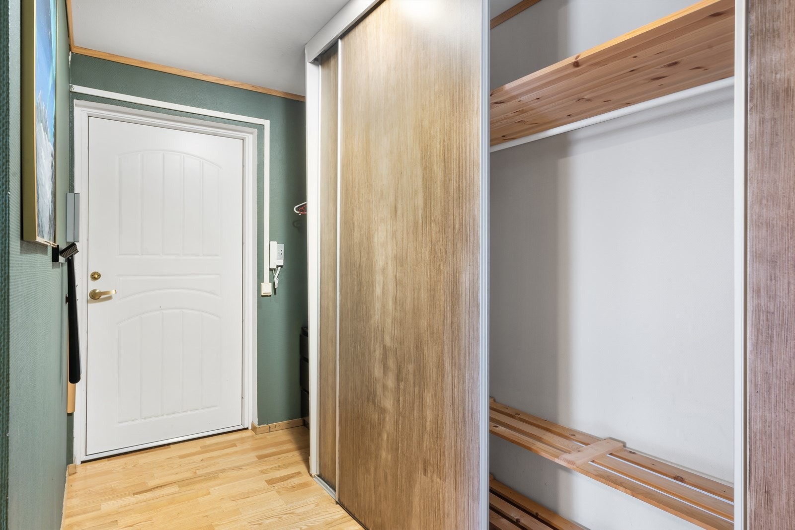 Porttelefon ved inngangsdøren. Galleribilde