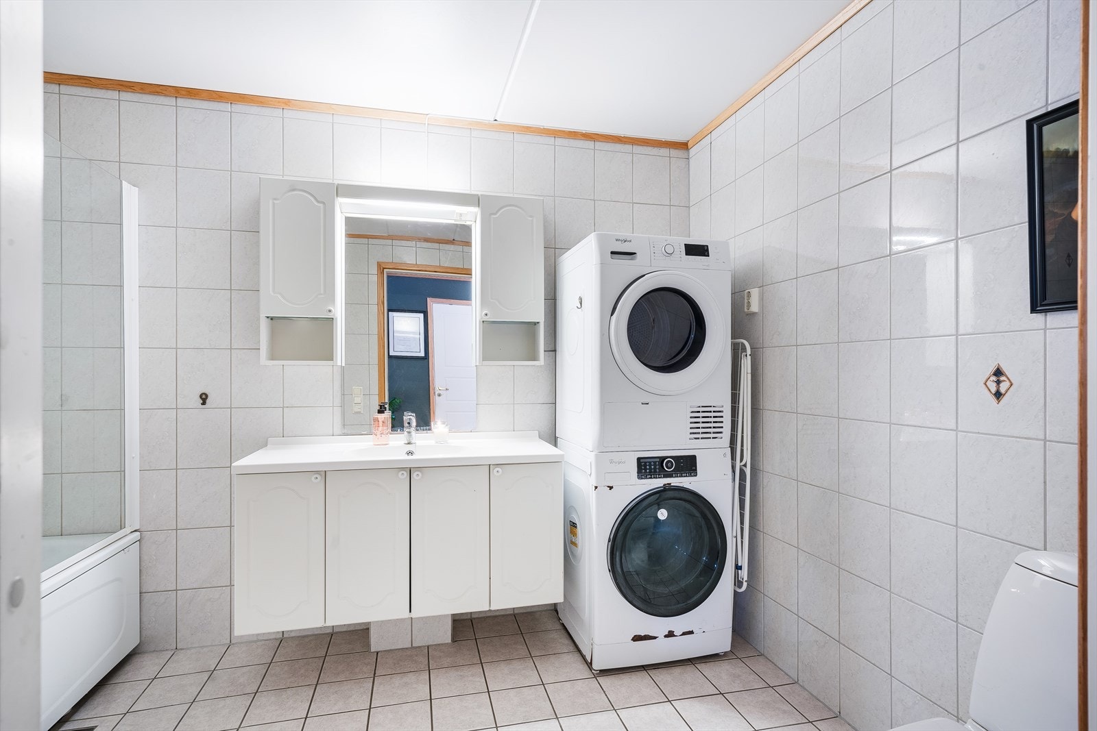 Flislagt bad med elektriske varmekabler. Galleribilde