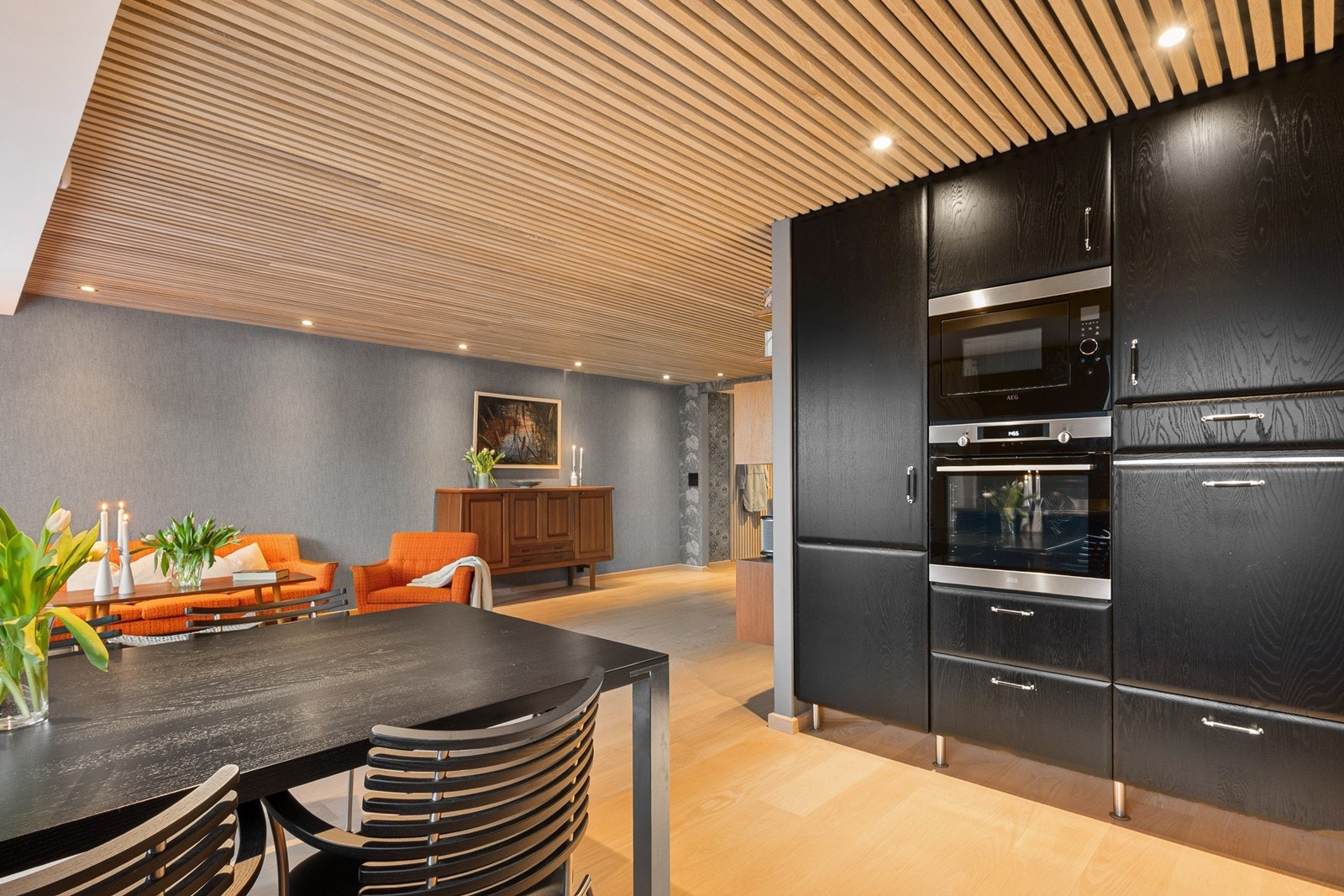 Integrerte hvitevarer fra AEG medfølger. Galleribilde