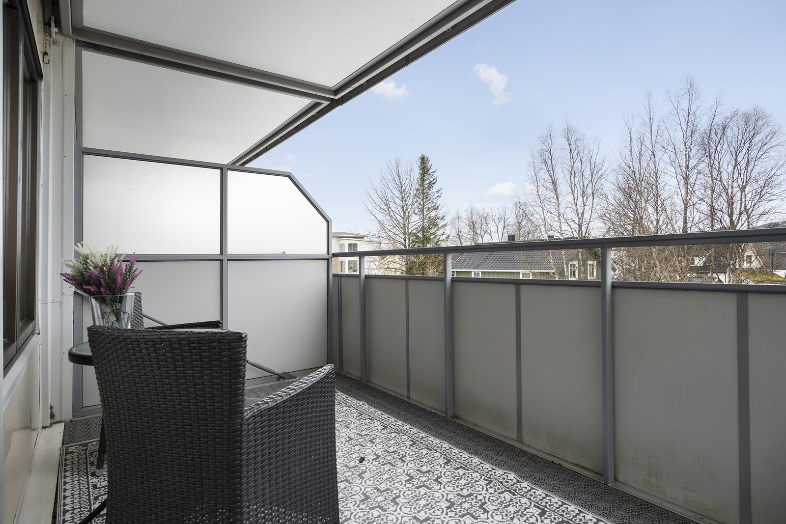 Balkongen har en usjenerende og vestvendt beliggenhet. Galleribilde