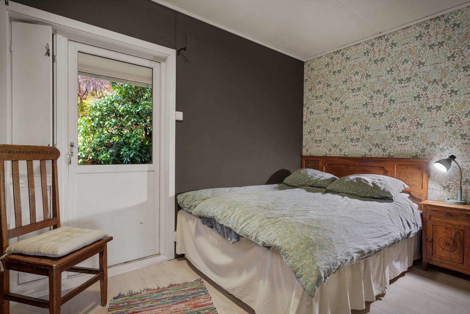 Hovedsoverommet på 9,3 m² har direkte utgang til den store terrassen. Galleribilde