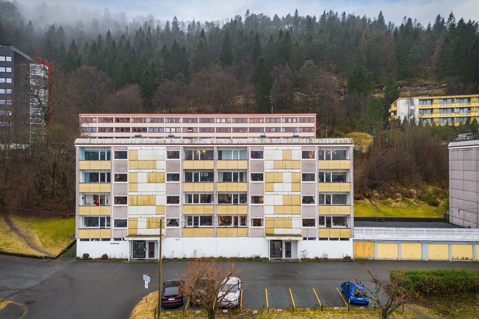 Borettslaget består av 48 andeler og har opparbeidede fellesarealer. Galleribilde