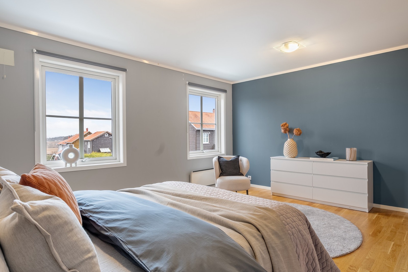 Et romslig soverom med god plass - perfekt for rolige stunder og en mer privat atmosfære. Galleribilde