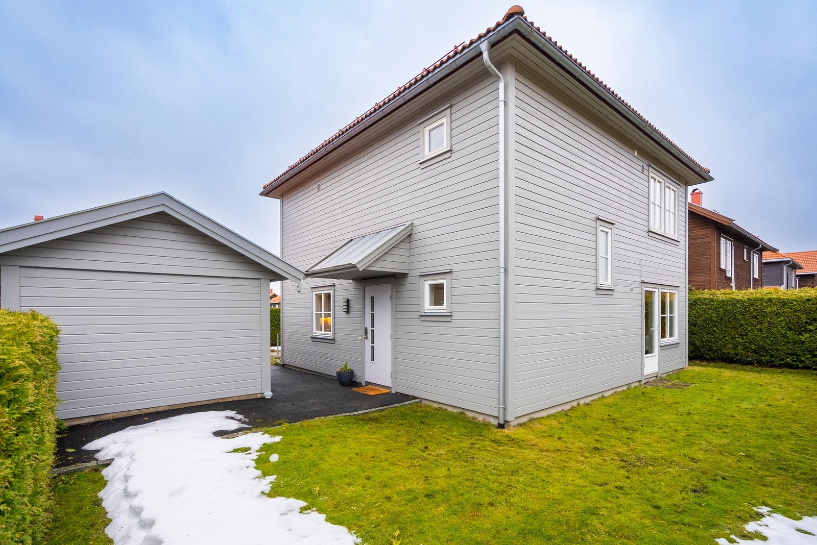 Enebolig i barnevennlig og fredelig område like ved Stokke sentrum Galleribilde