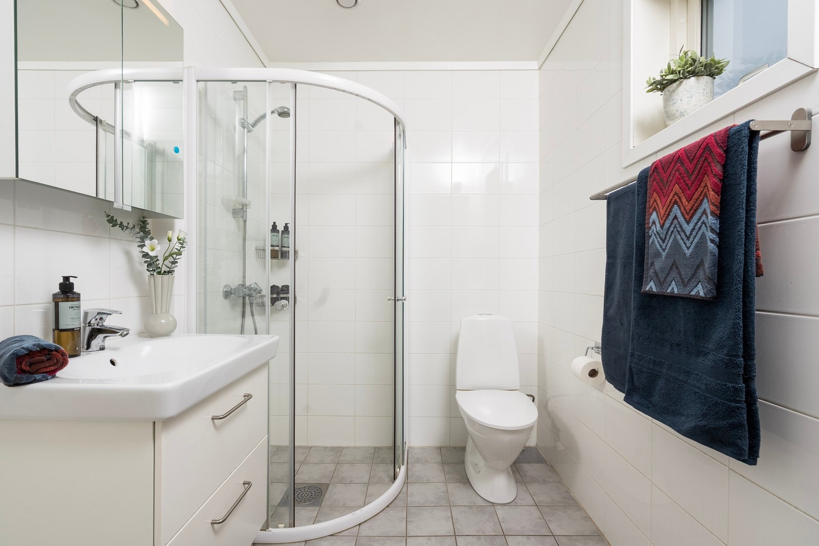 I etasjen finner du også ett av boligens bad Galleribilde