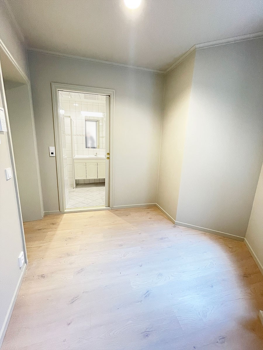 Ekstra rom med bad på andre siden av korridoren. Galleribilde