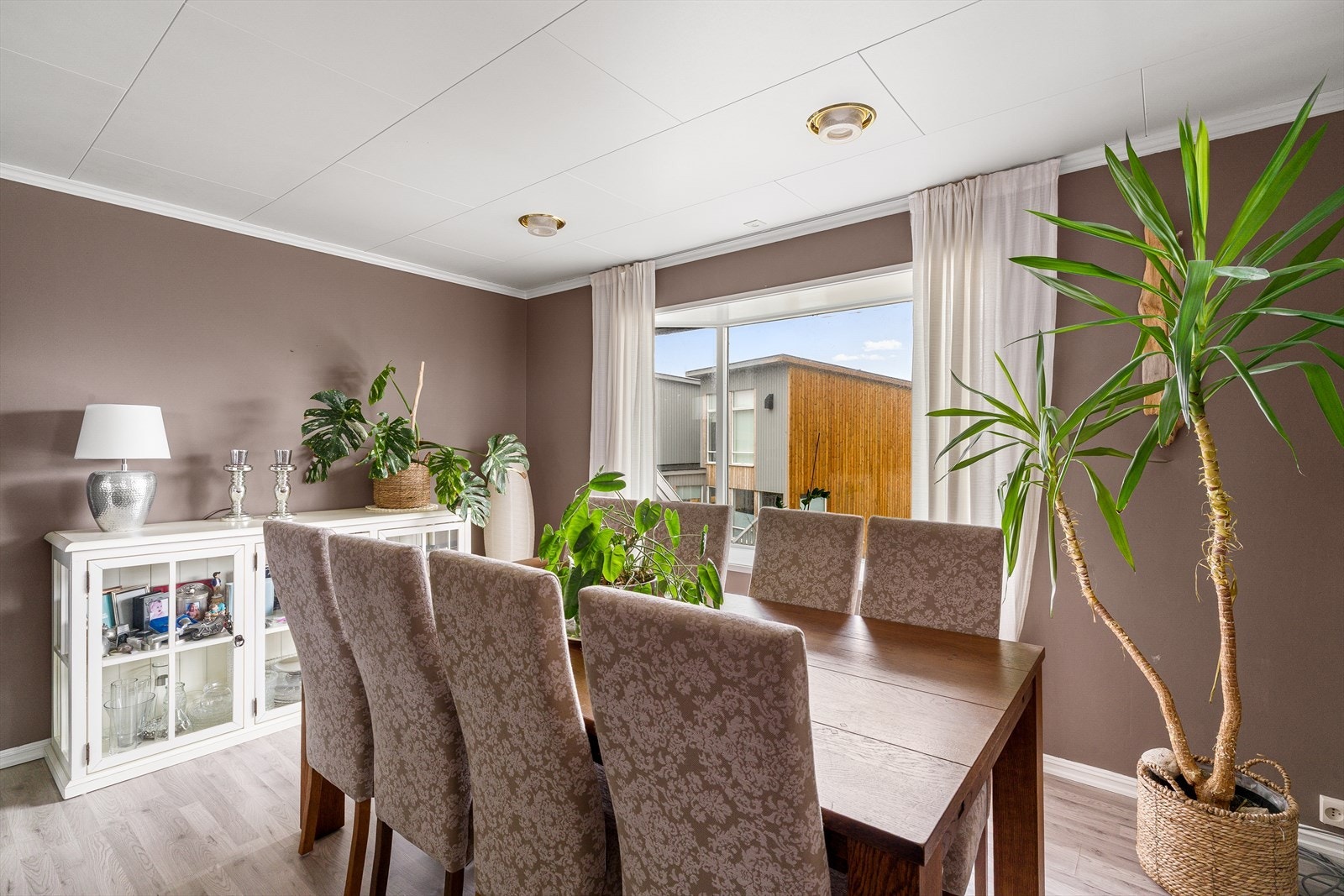 Det er egen sone hvor for spisestue. Galleribilde