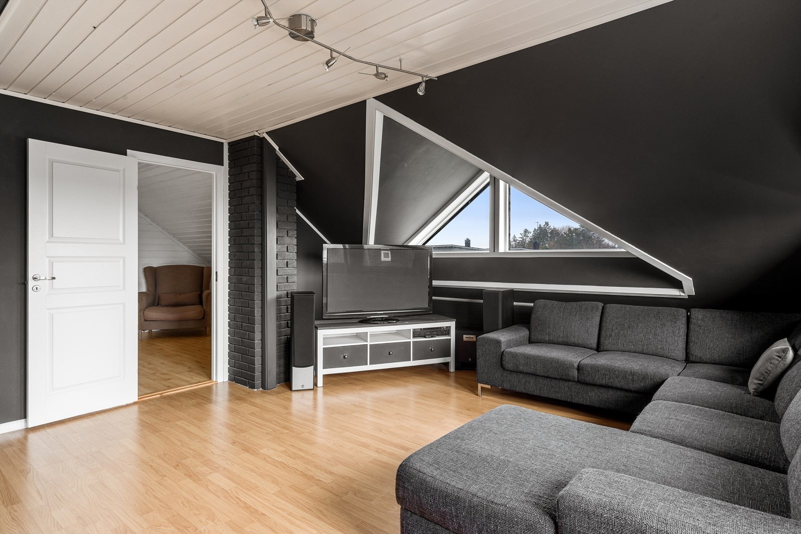 (Ikke godkjent som rom for varig opphold) Galleribilde