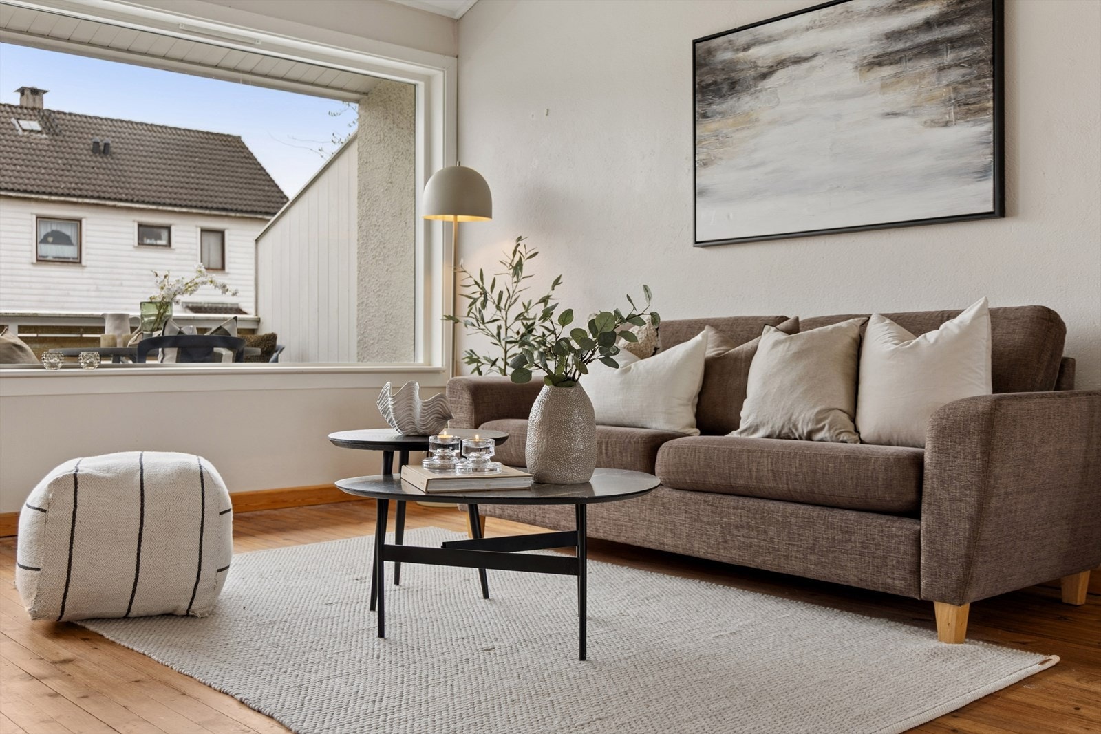 Sofakroken finner fort sin naturlige plass i rommet. Galleribilde