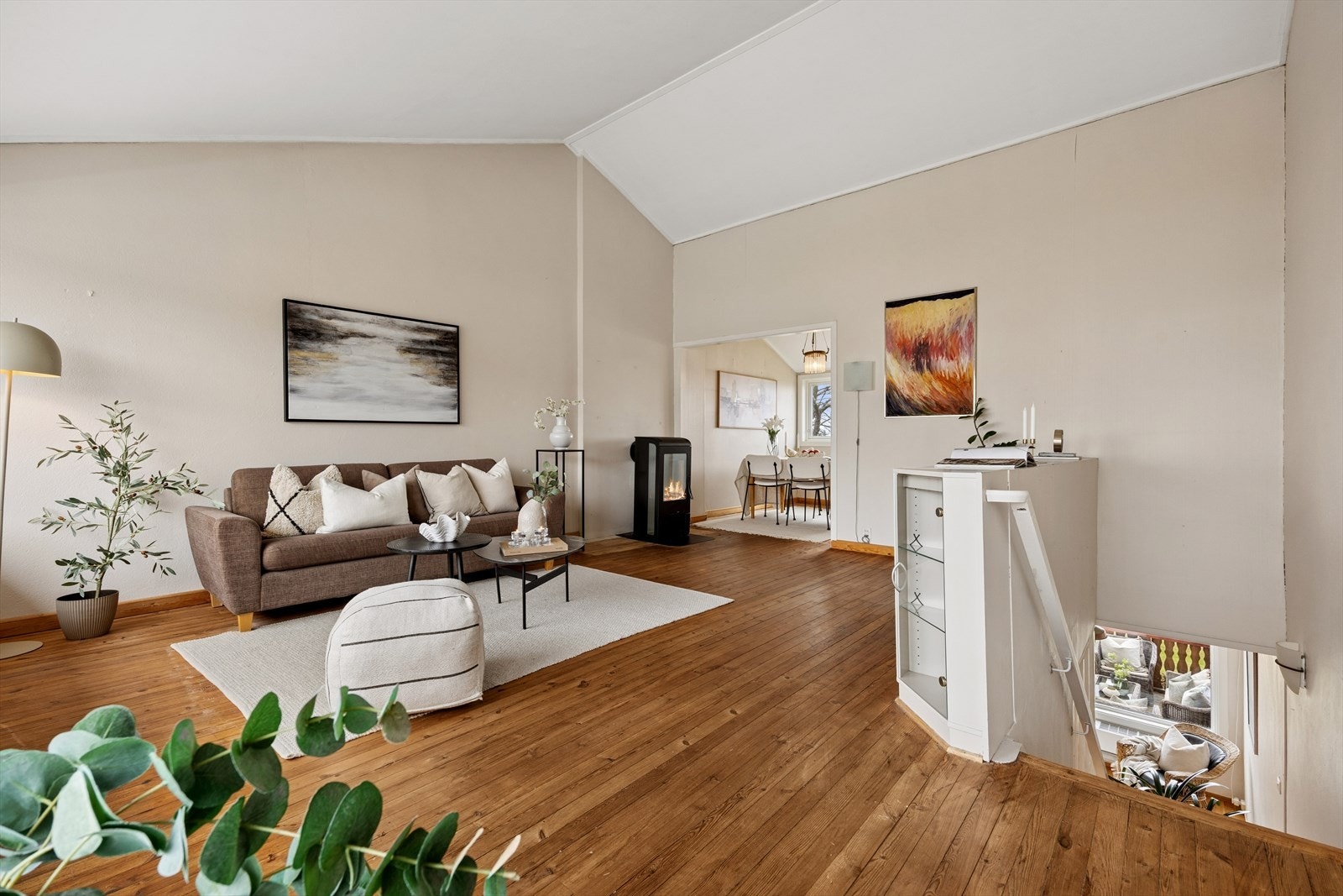 Stuen byr på en luftig og god atmosfære. Galleribilde