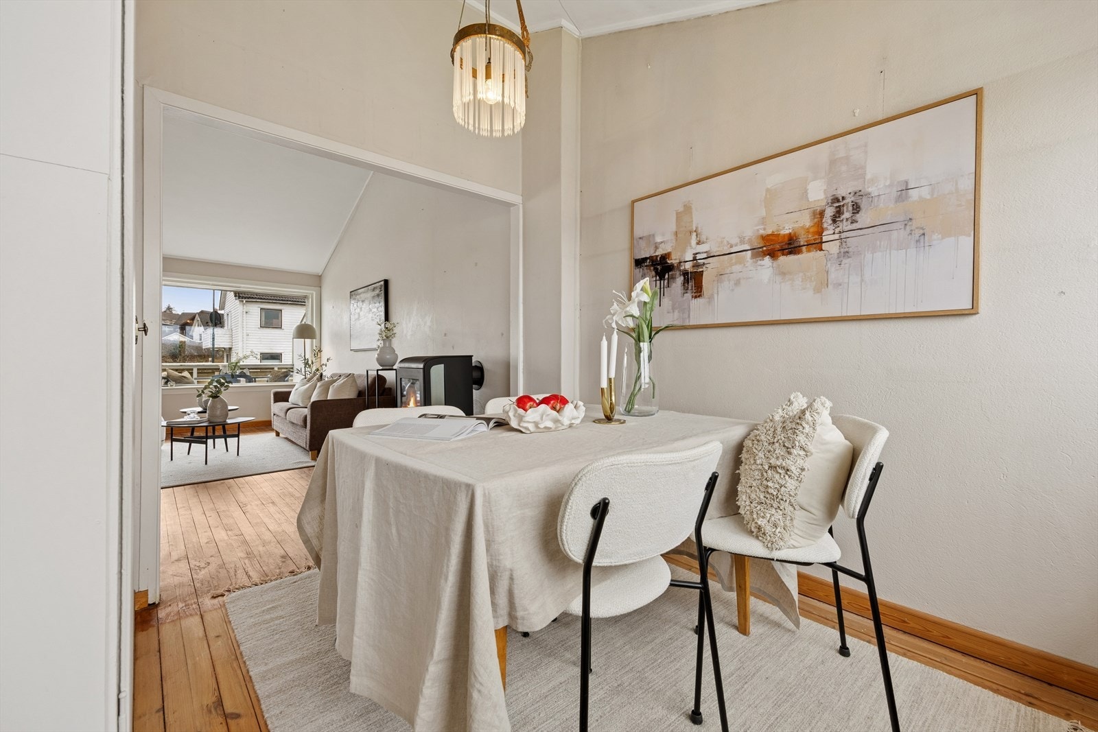 Spisegruppen tar plass i egen sone og inviterer til sosiale og hyggelige måltider med kjente og kjære. Galleribilde