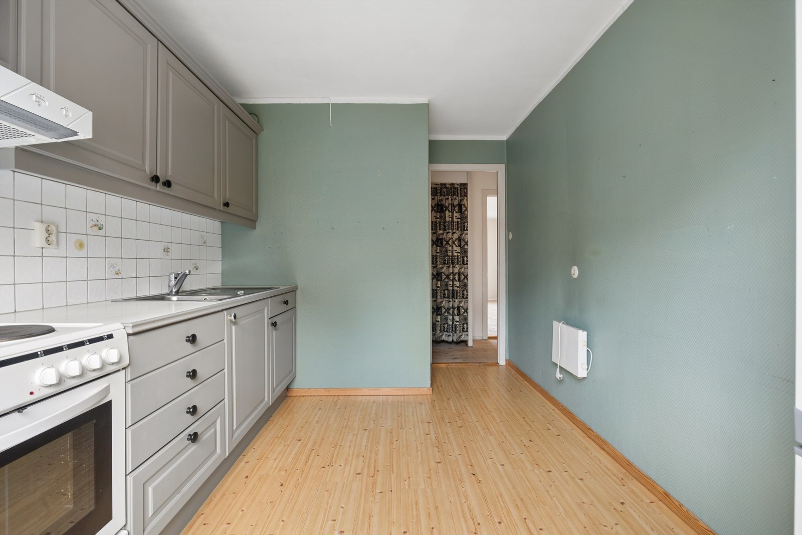 Dette er et rom som enkelt kan fornyes - enten gjennom små grep eller en full modernisering. Galleribilde