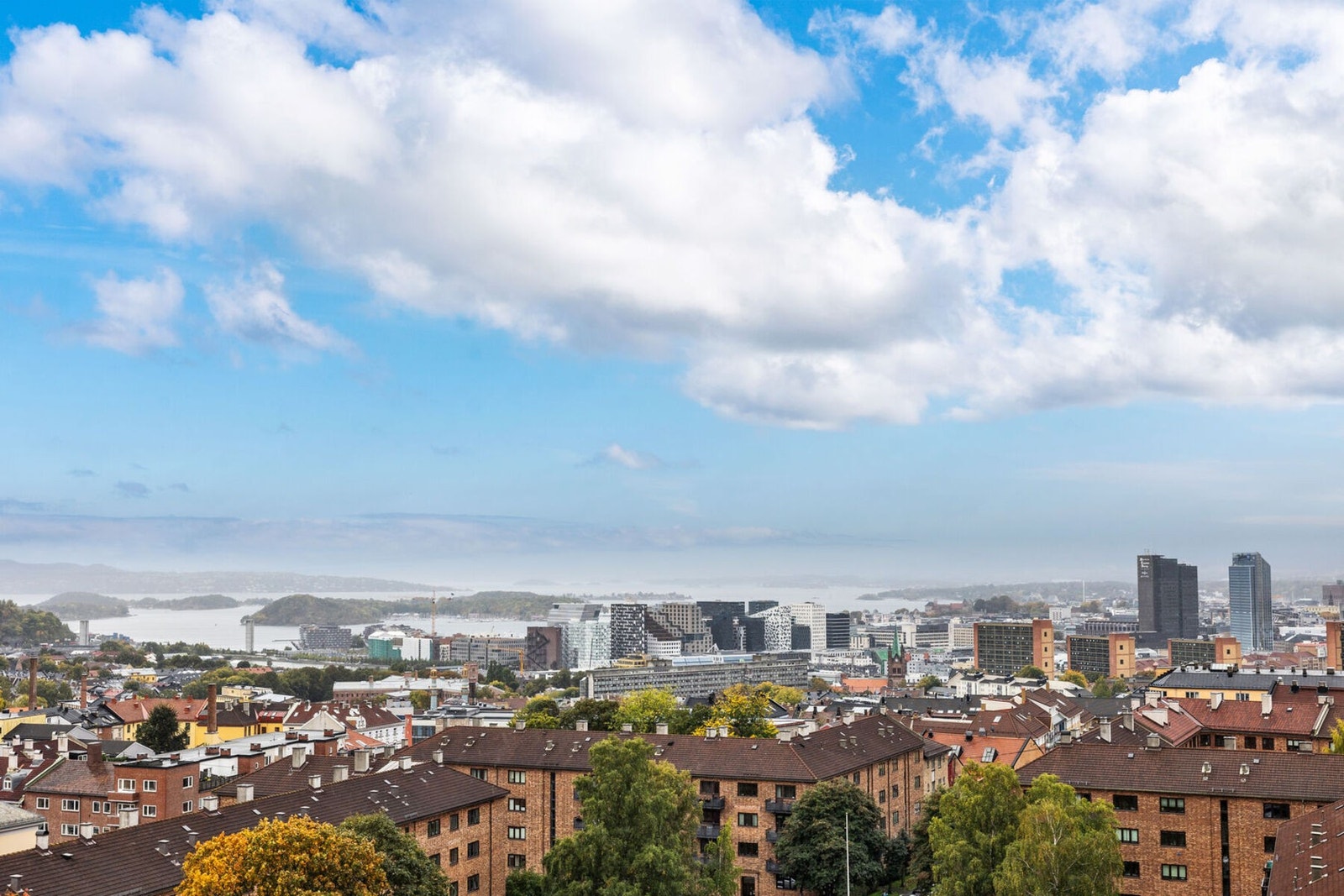 Nydelig utsikt fra felles takterrasse. Galleribilde