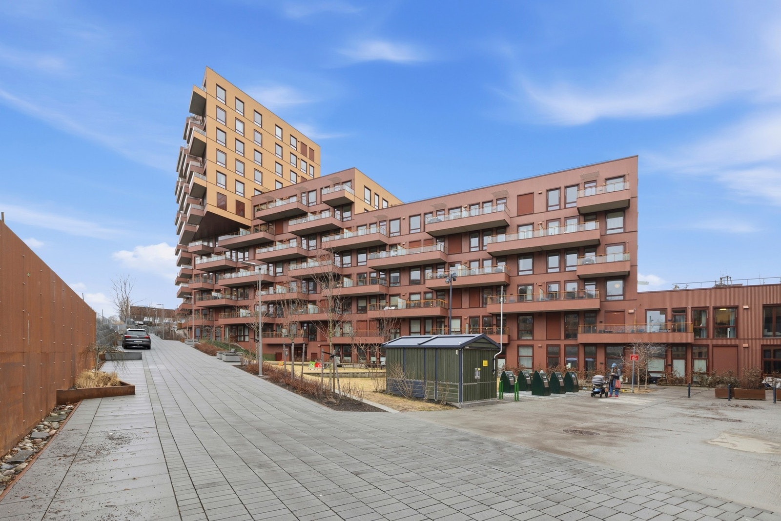 Fasade -bygget er BREEAM sertifisert som gir bedre betydelige fordeler på lang sikt. Bygninger med høy BREEAM-score opplever ofte lavere driftskostnader, og bedre energimerking Galleribilde