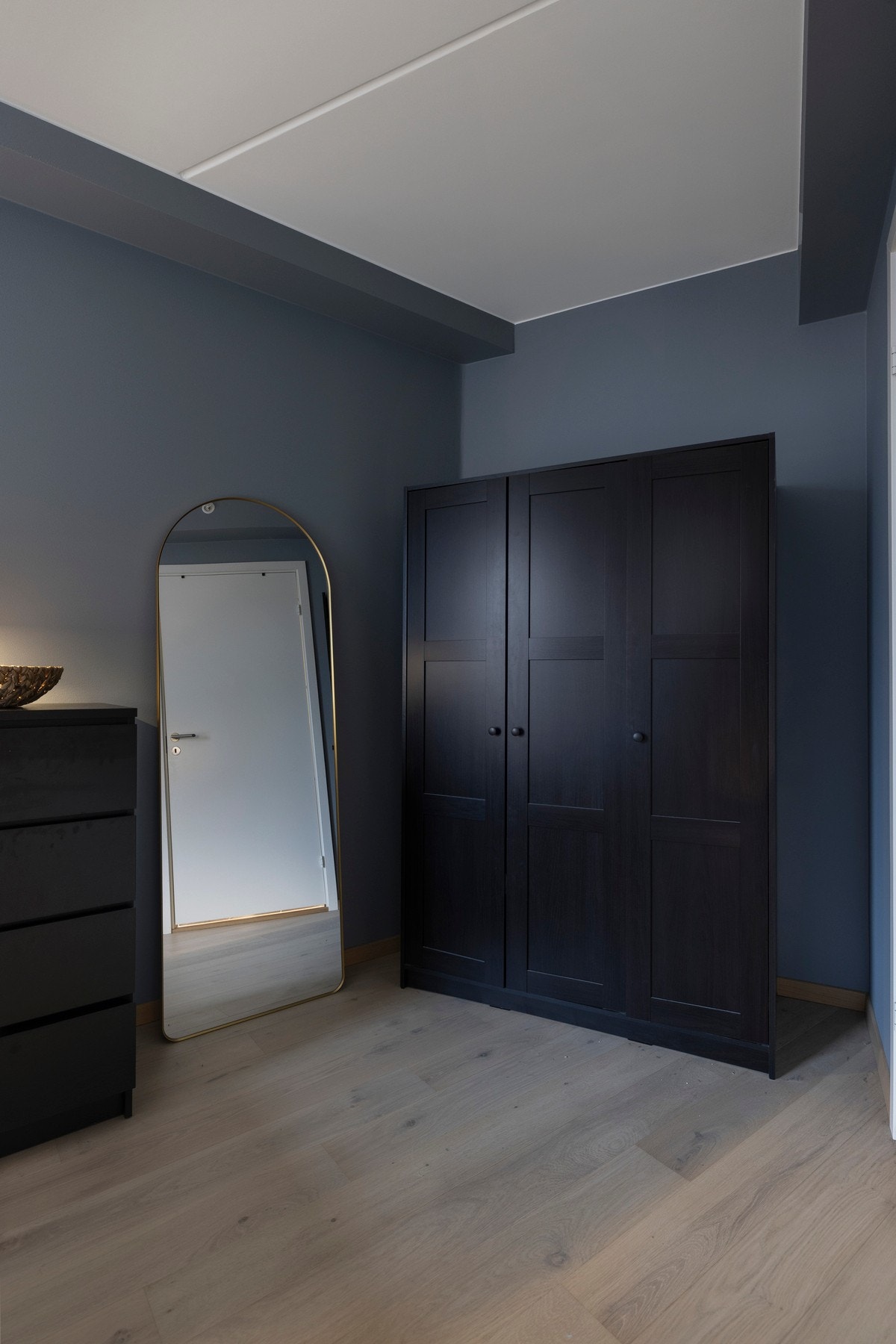 God plass til garderobeskap. Galleribilde