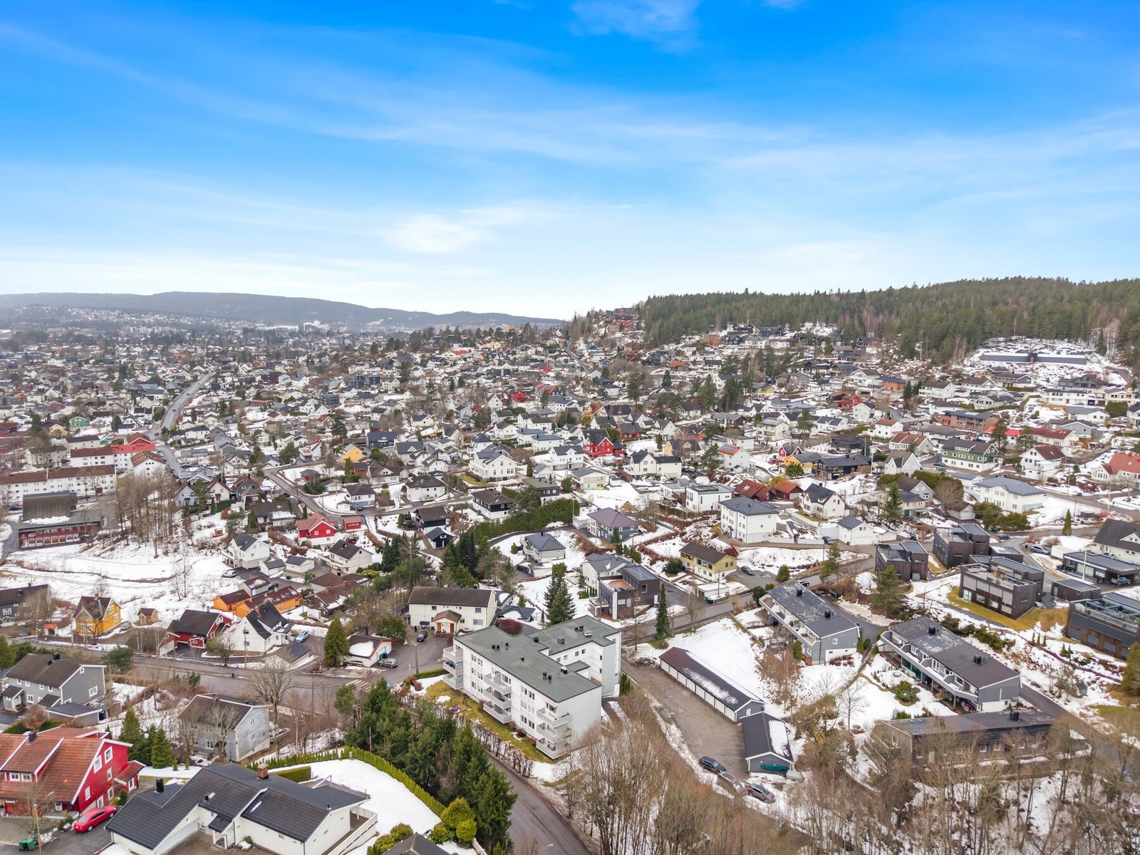 En praktisk 3-roms leilighet beliggende i et etablert og attraktiv boligområde på Fjellhamar i Lørenskog kommune. Galleribilde