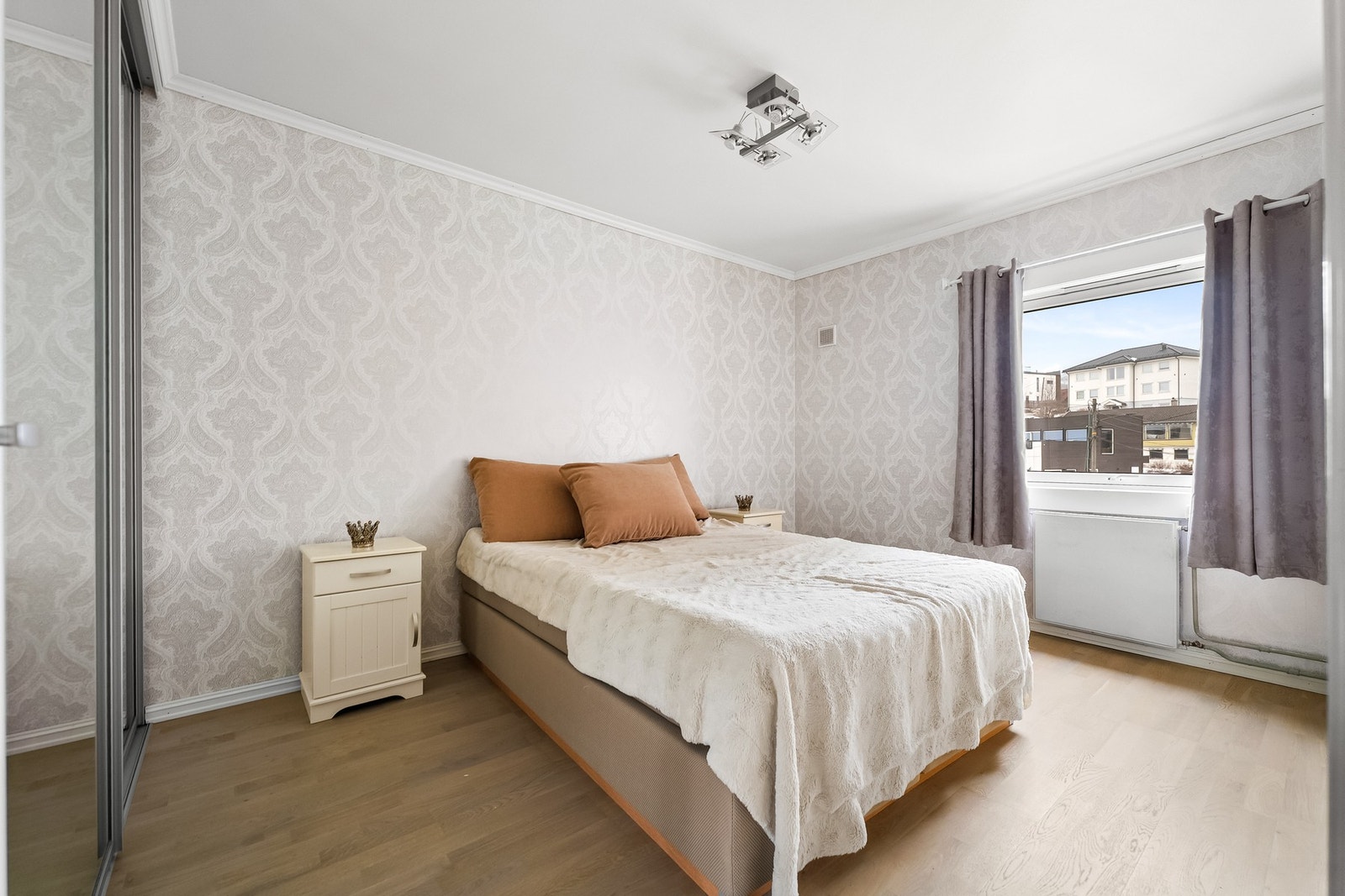 Leiligheten har 2 romslige soverom. Galleribilde