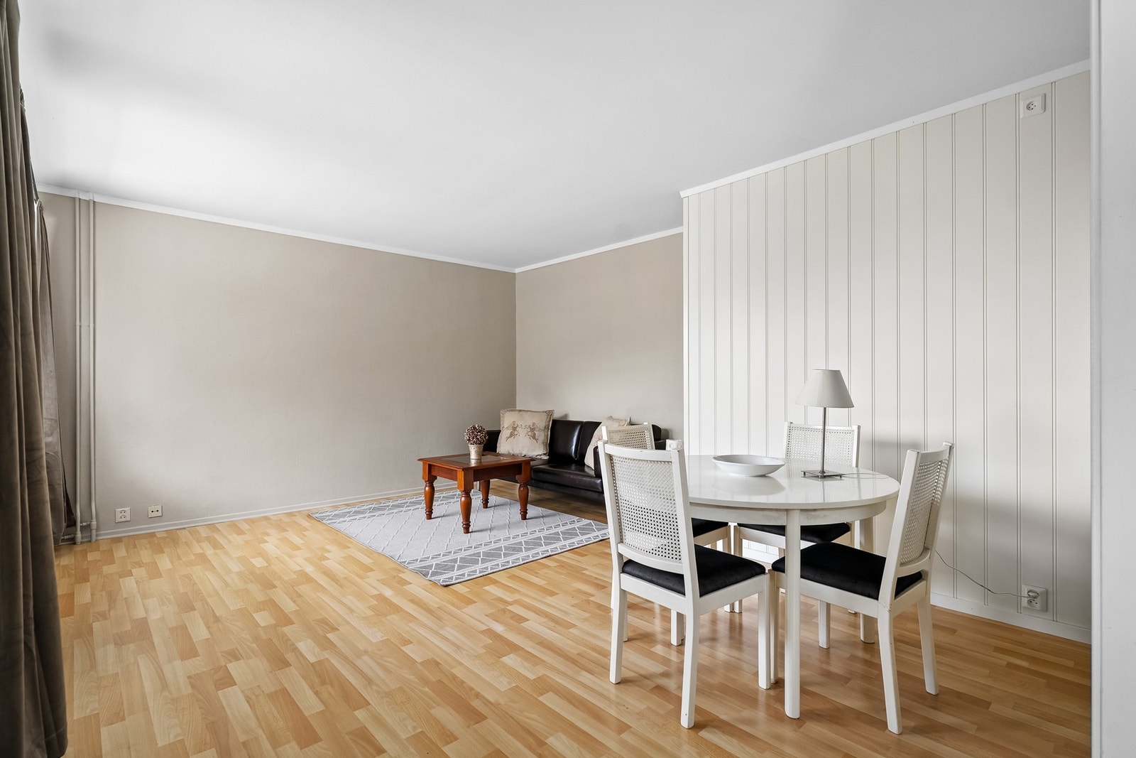 Leiligheten har oppvarming via radiatorer. Galleribilde