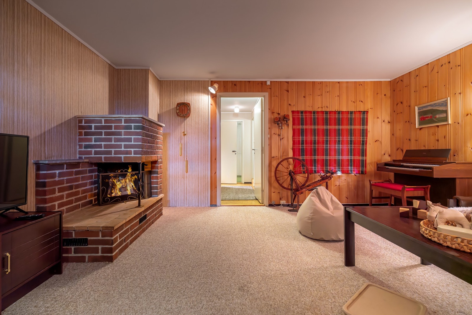 En åpen peis som gir ekstra varme på kjølige dager. Galleribilde