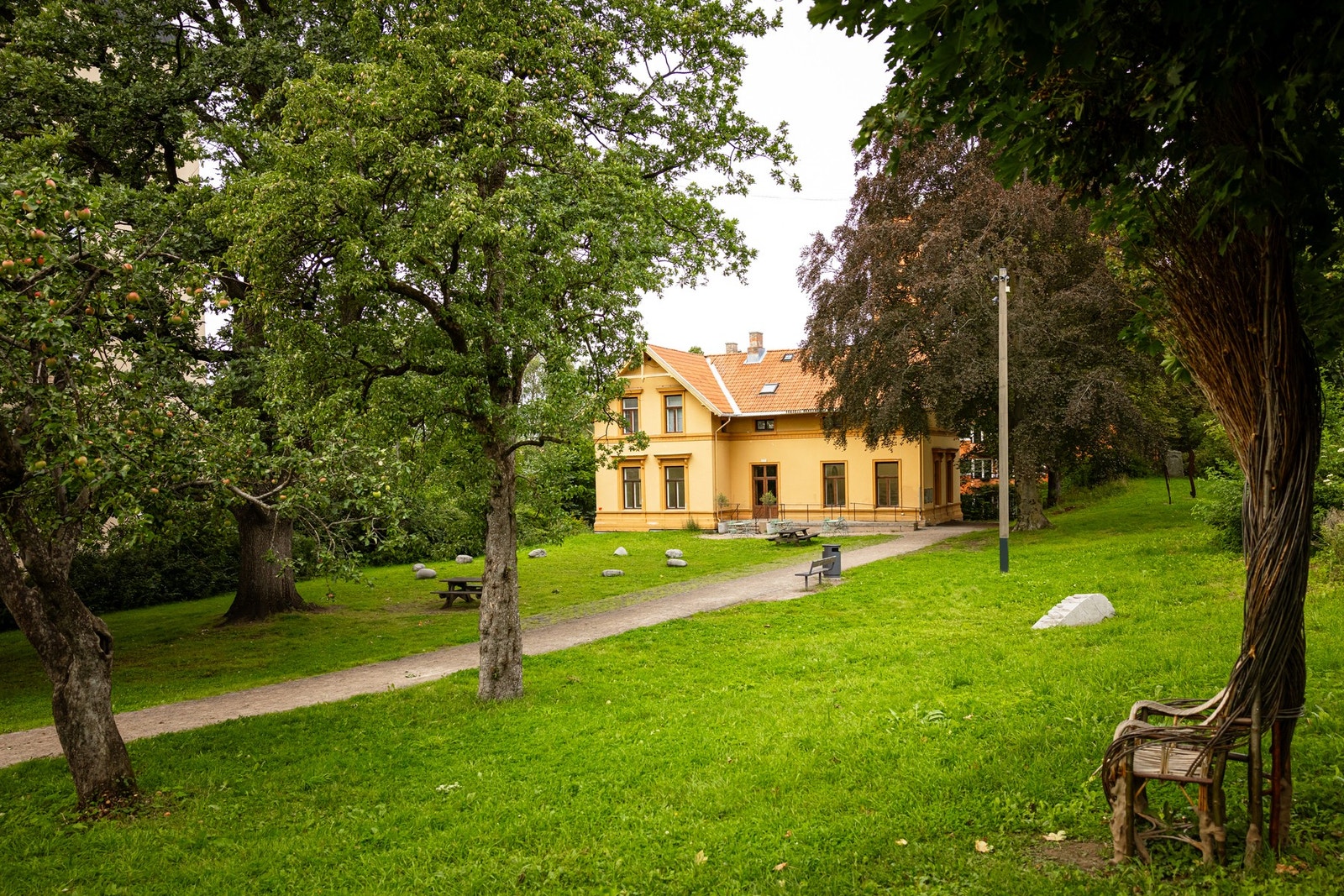 Skulpturparken ved Carl Berner er en grønn oase med skiftende skulpturer, oppgraderte gangveier og sitteplasser. Galleribilde