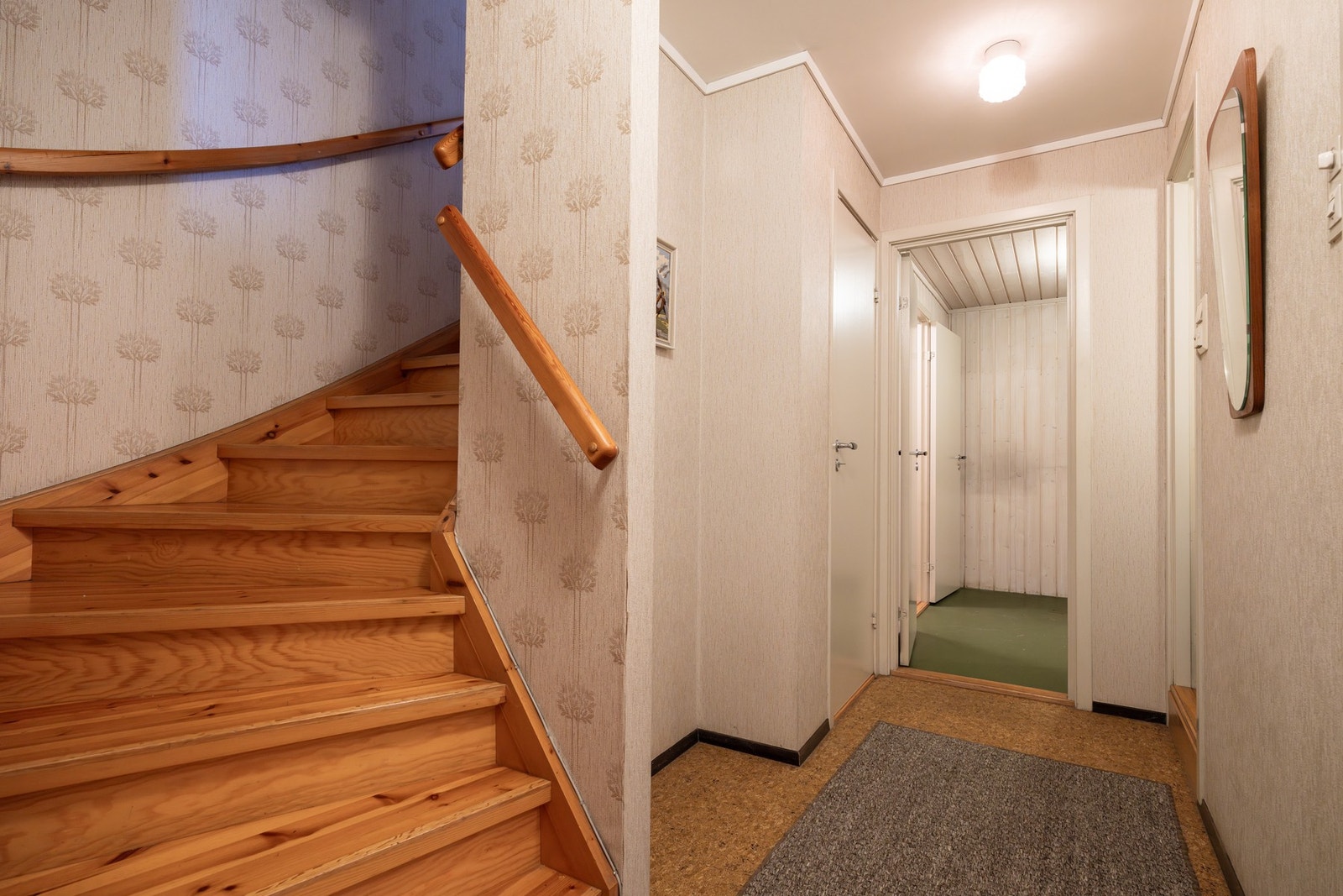 Trapp opp til 1.etasje. Galleribilde