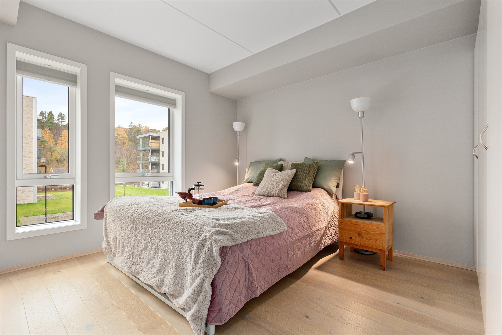 Soverom 1 er av god størrelse - Godt med skapplass Galleribilde