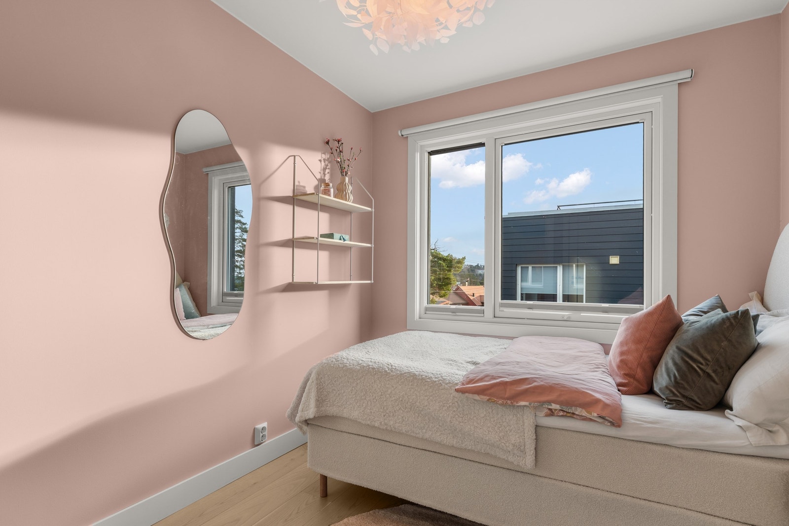 Rommet egner seg godt som barnerom, gjesterom eller kontor. Galleribilde