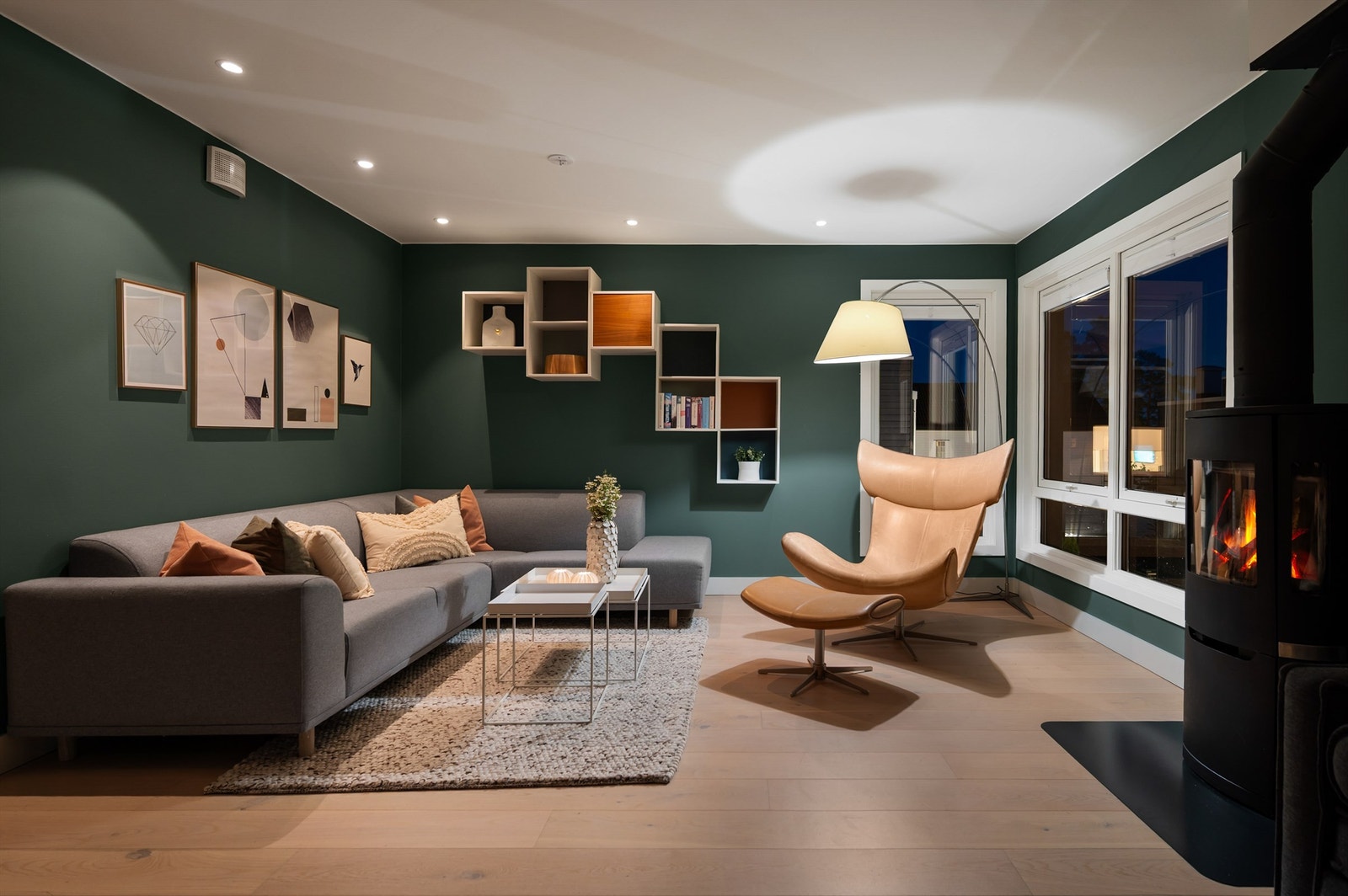 Downlights i taket gir god og jevn belysning i hele rommet. Galleribilde