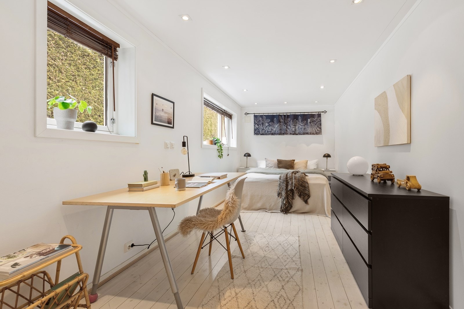 I underetasjen ligger boligens 4. soverom med romslig utførelse og gode bruksmuligheter. Galleribilde