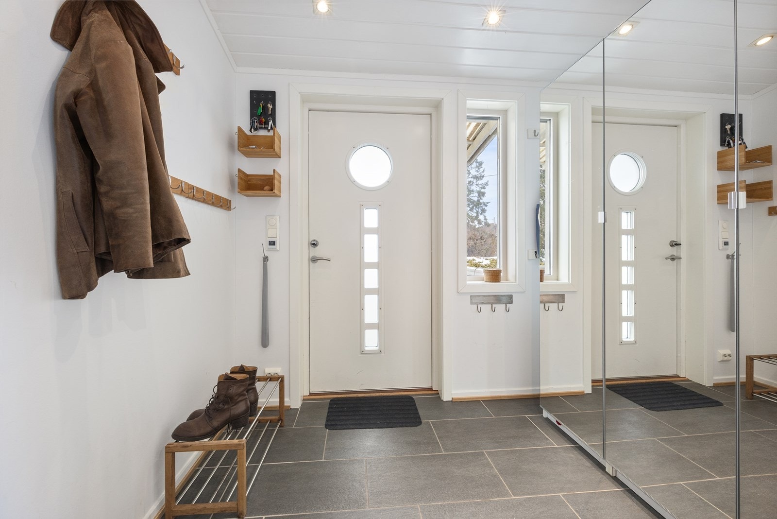 Flislagt entré med gulvvarme Galleribilde