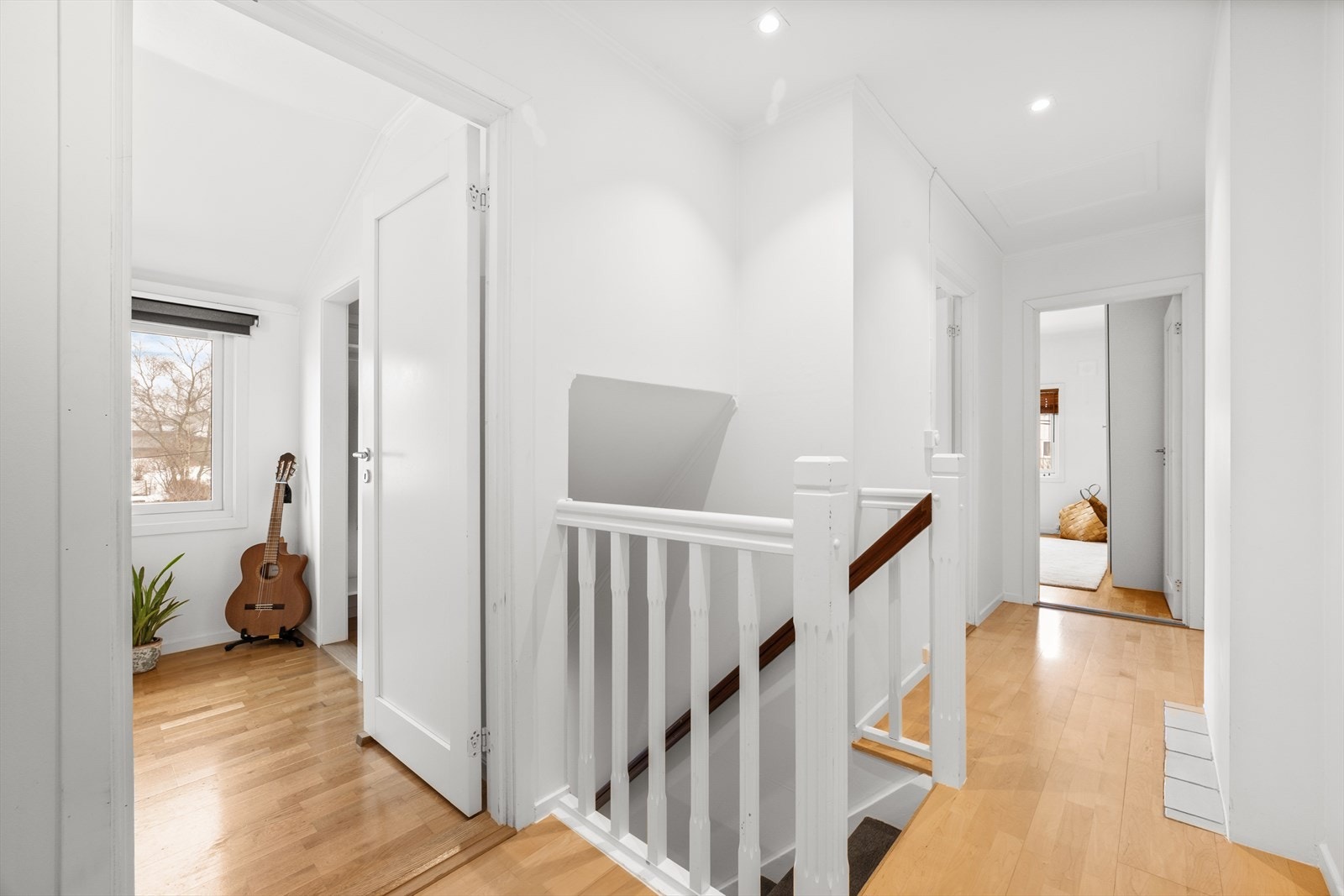 Fra trappeløp i 2.etg. er det adkomst til 3 soverom og bad Galleribilde