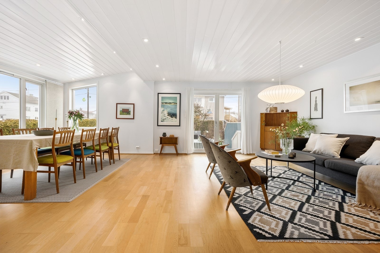 Lys og åpen stue/spisestue Galleribilde