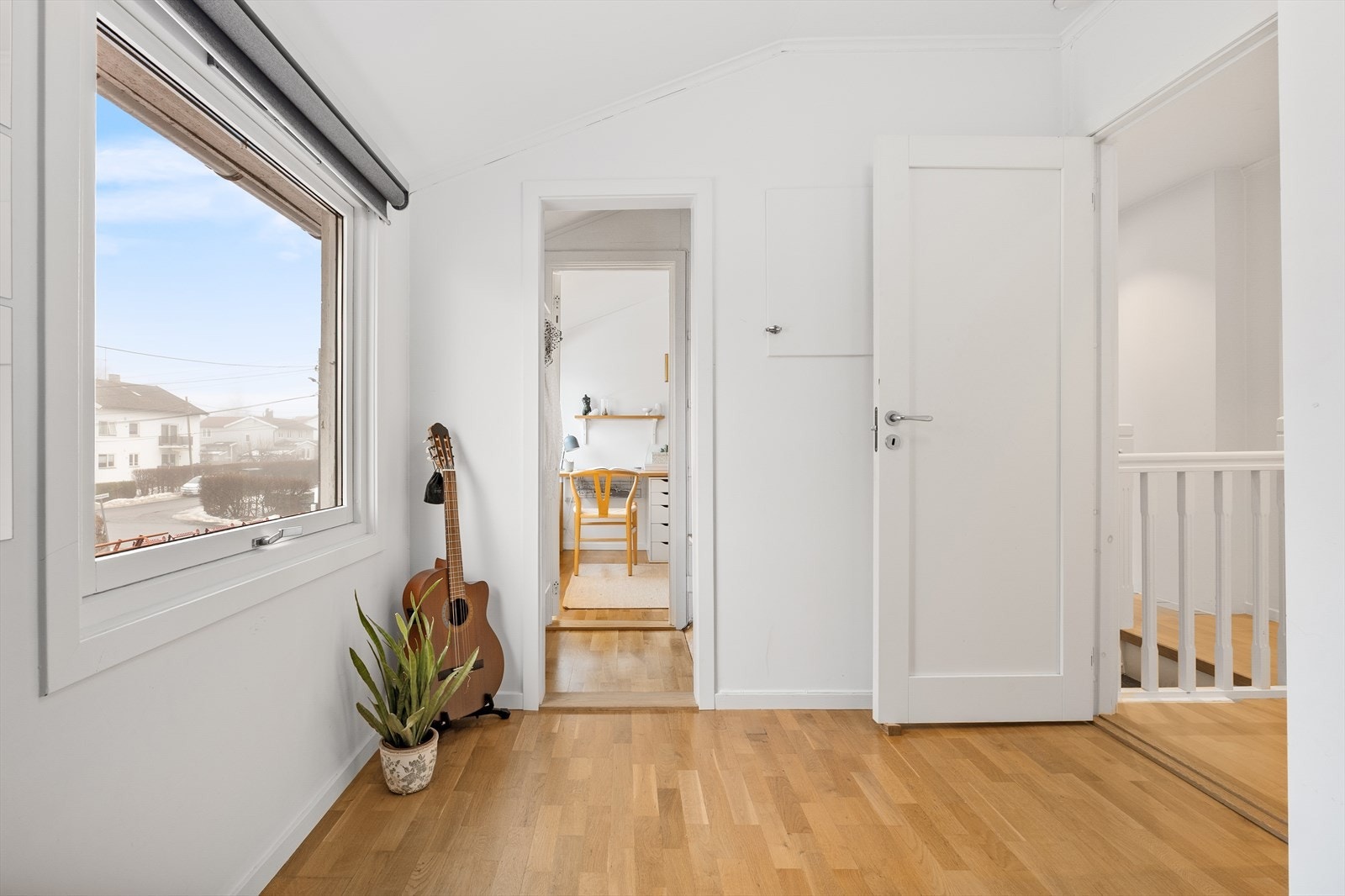 Mellom soverom 2 og 3 er det i dag en liten bod med lagringsmulighet. Galleribilde