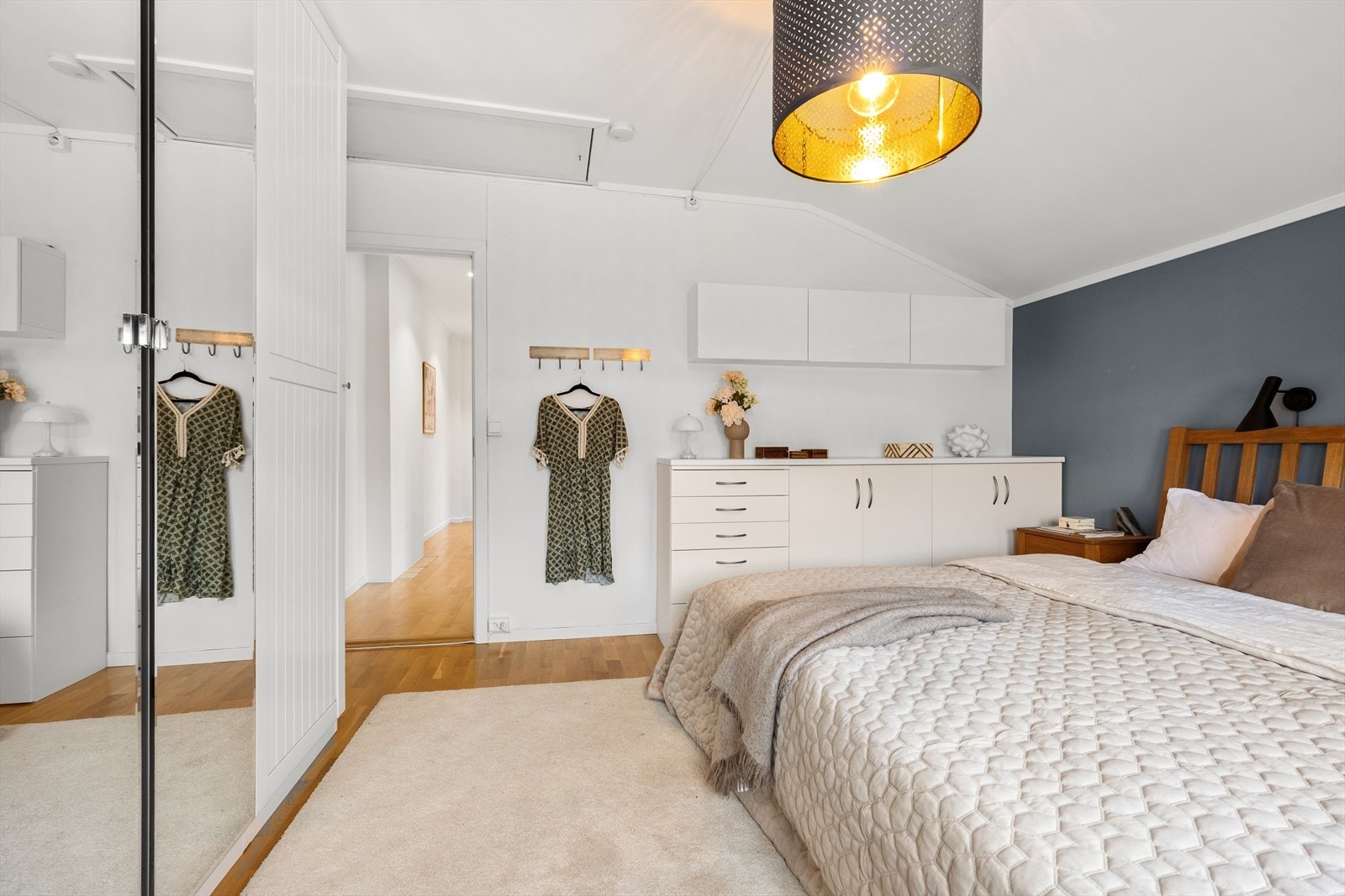 Fra hovedsoverommet er det også adkomst til kryploft med lagringsmuligheter Galleribilde