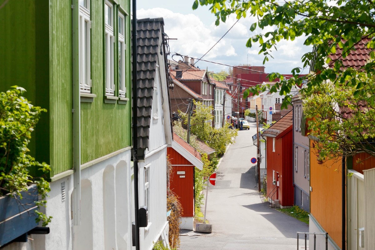 - Den idylliske småhusbebyggelsen på Rodeløkka ligger i umiddelbar nærhet - Galleribilde