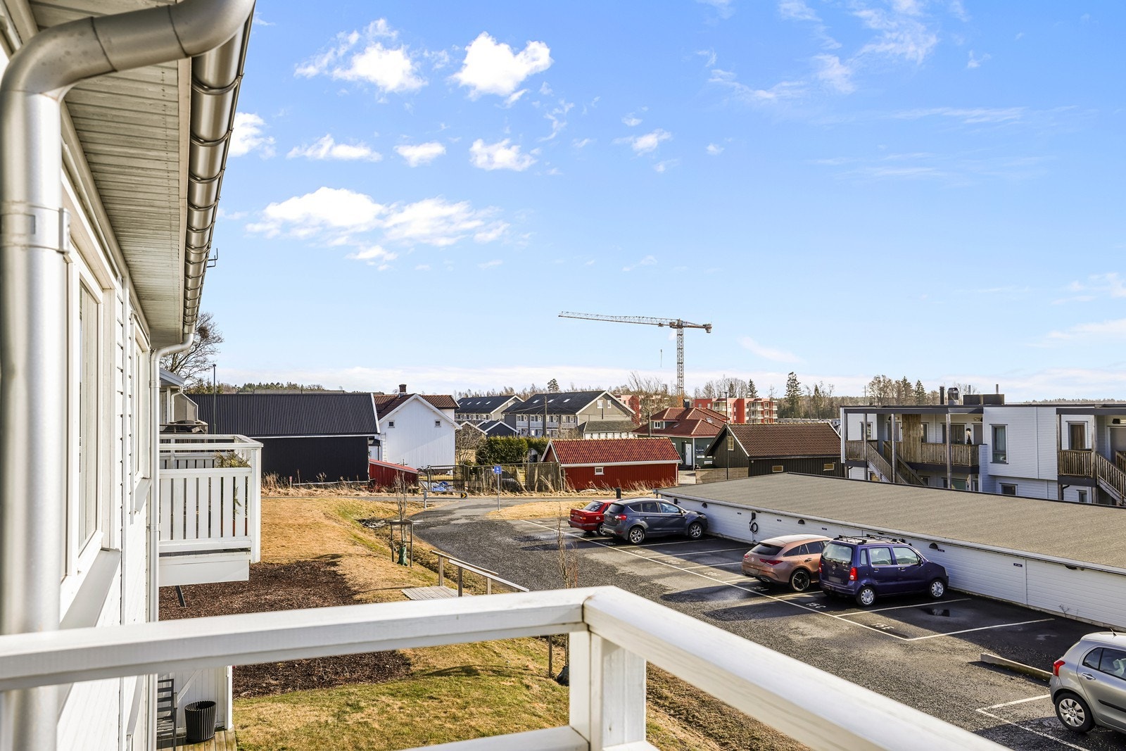 Utsikt over nærområdet fra leilighetens veranda. Galleribilde