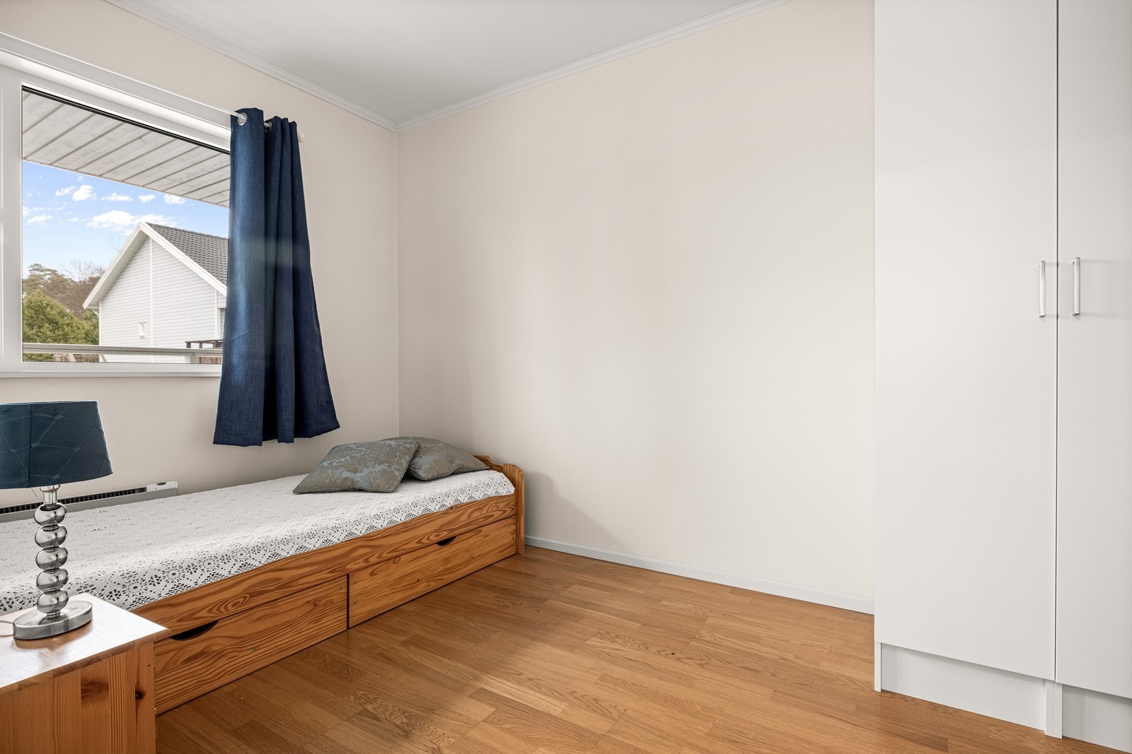 Det andre soverommet egner seg godt som barnerom, gjesterom eller kontor. Galleribilde