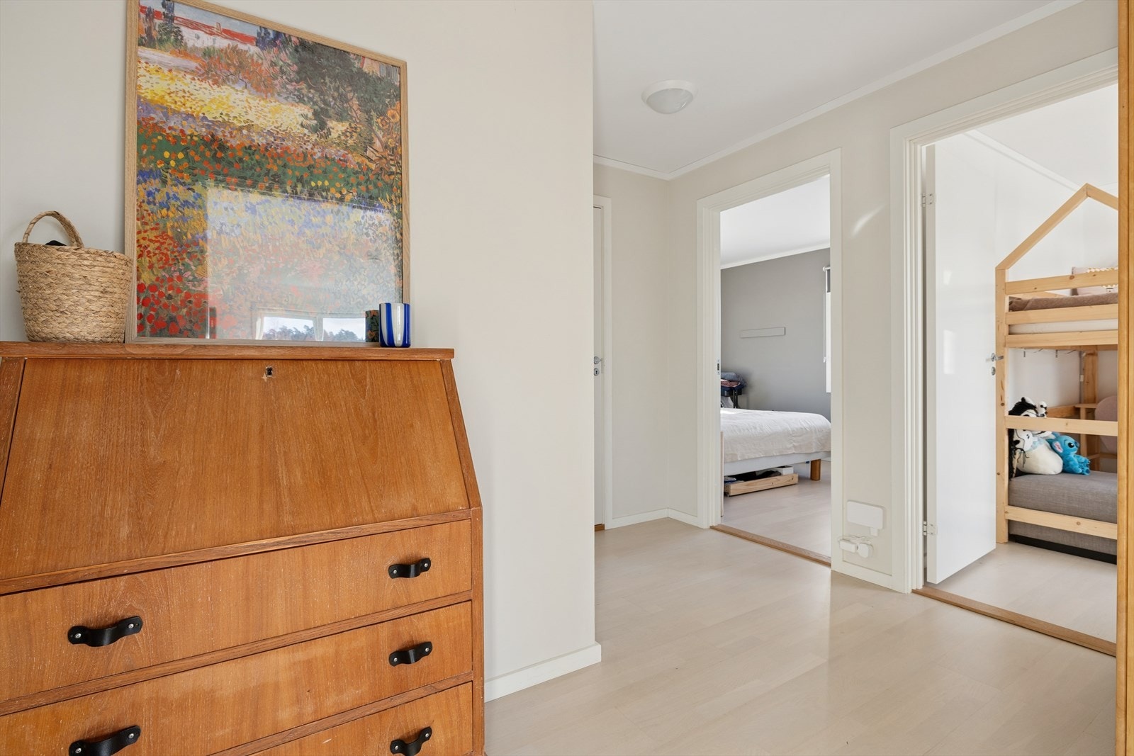 Boligen har en arealeffektiv og gjennomtenkt planløsning. Internt bruksareal på 85 m². Galleribilde