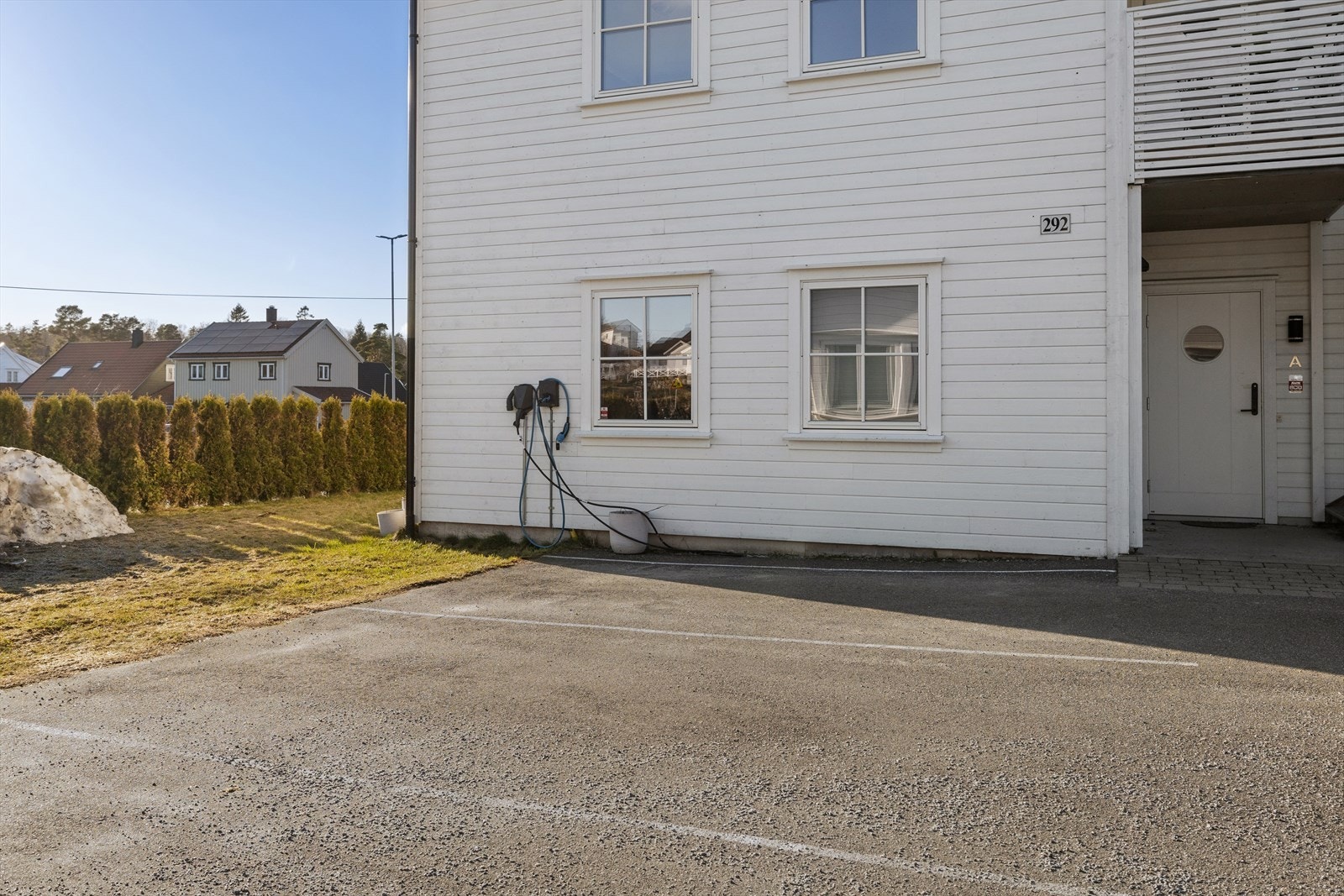 Tilhørende ekstern bod på 5 m² på bakkeplan, bebygd inntil boligen. Galleribilde