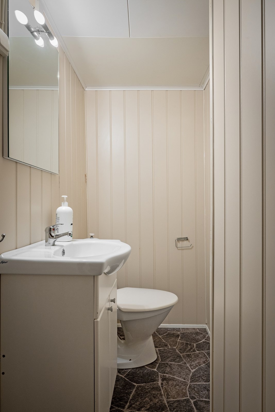 Toalettrom i kjeller Galleribilde