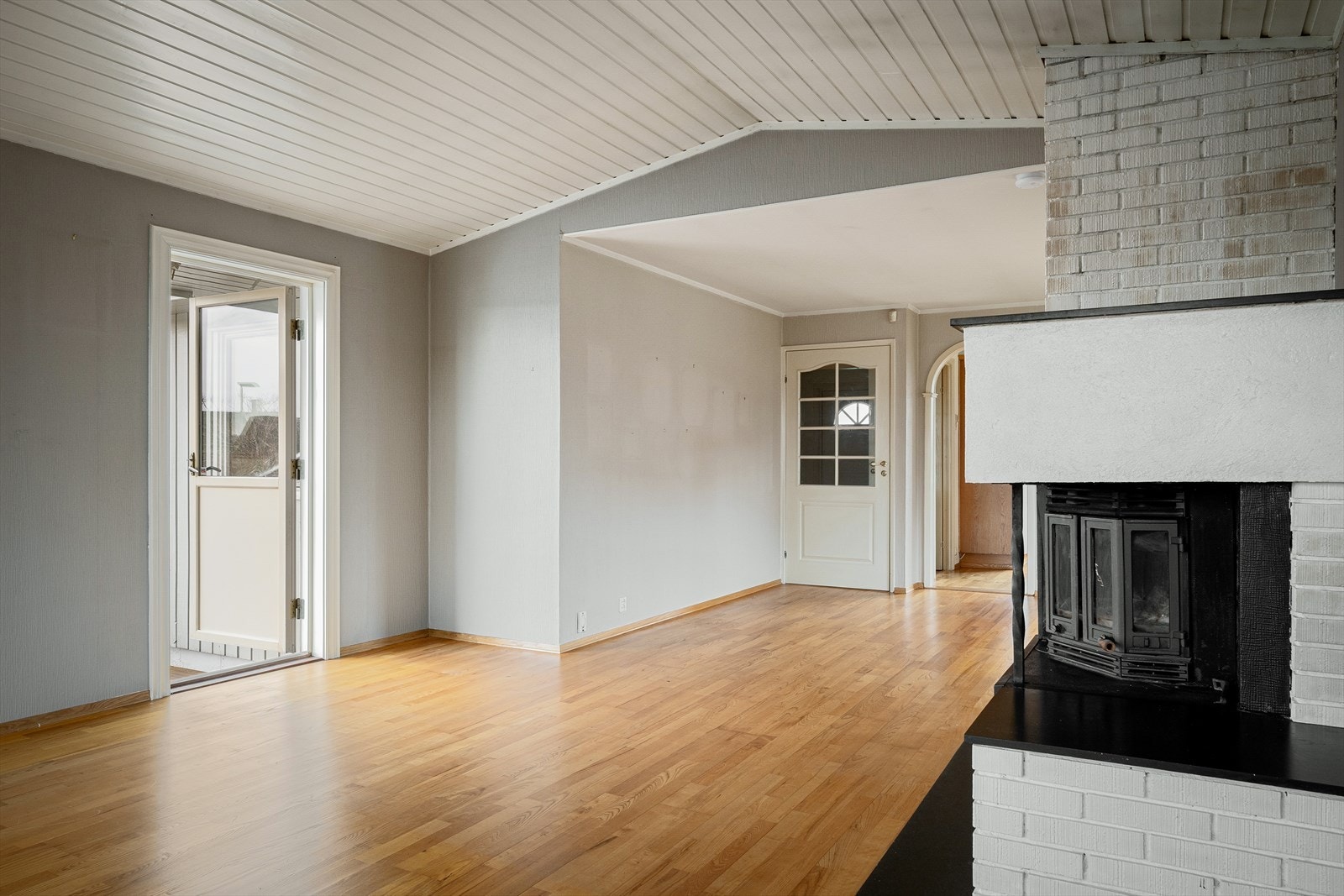 Fra stuen er det direkte utgang til en stor, sørvendt terrasse på 29 m² Galleribilde