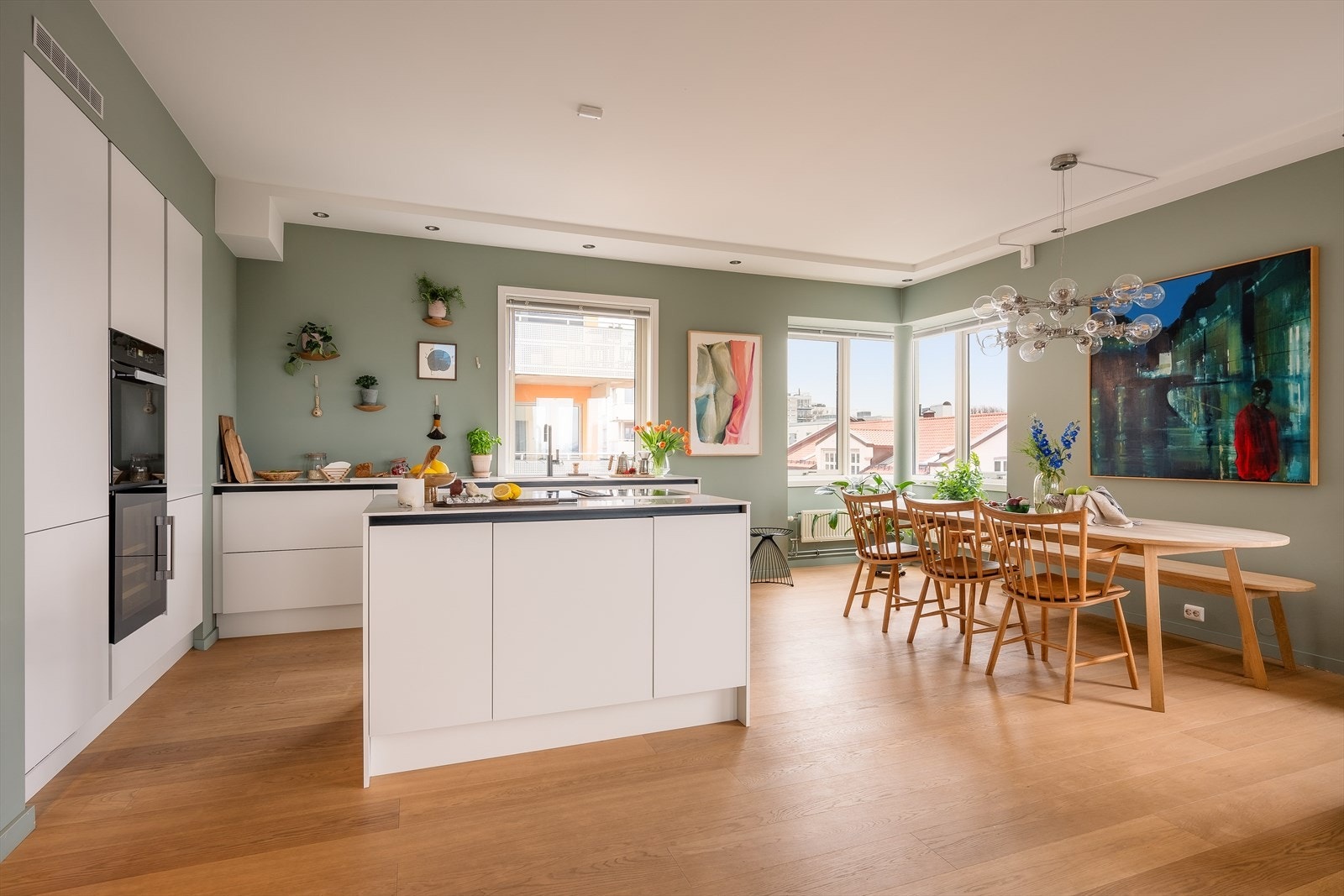 Det innbydende kjøkkenet ble pusset opp i 2019, og gir matglede enten du er masterchef eller hobbykokk. Galleribilde