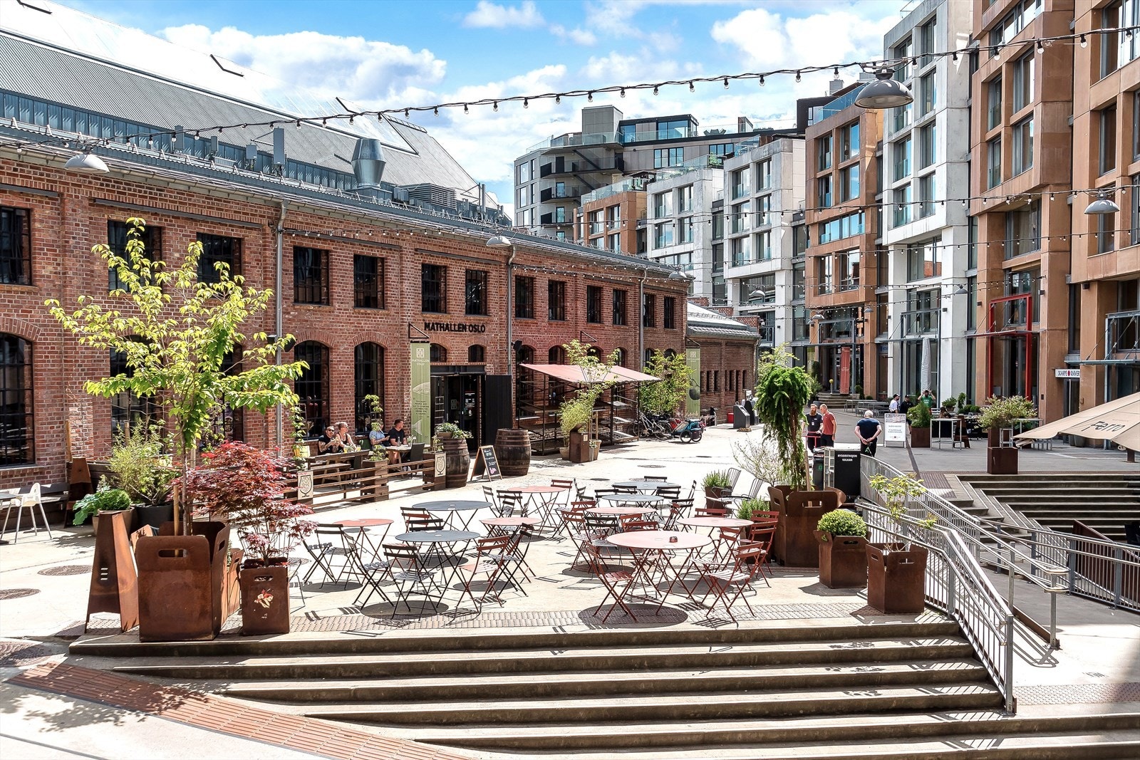 Mange vet at man får god mat i Mathallen, men visste du at du også finner utrolig mye godt på Vulkan Depot? Vulkan har blitt et populært samlingssted. Her finner du også en rekke aktiviteter, blant annet Oslo keramikkverksted. Galleribilde